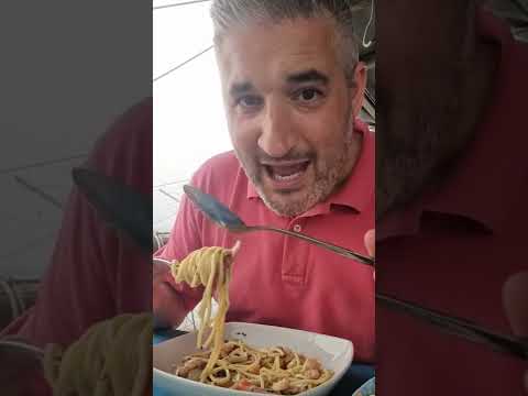 How to Eat Spaghetti like an Italian ????????